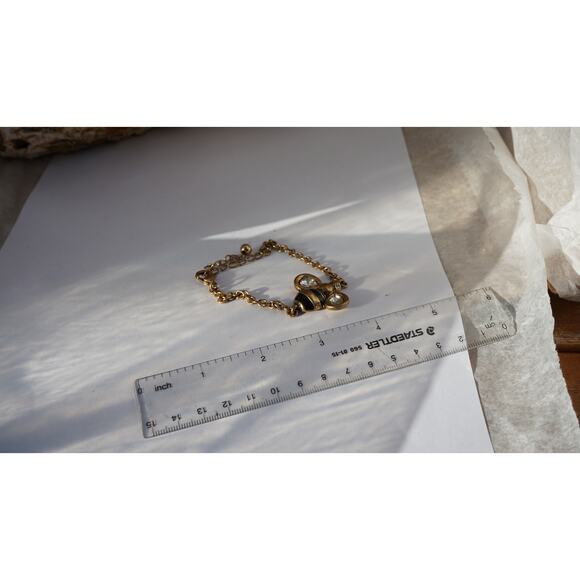 Vintage bee charm bracelet gold tone enamel rhinestone bug 1990s whimsy, 7 inch - Picture 9 of 10